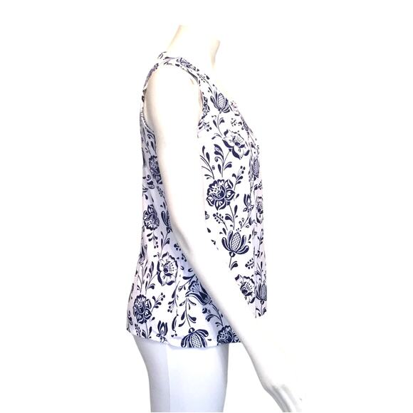 Croft & Barrow Sleeveless Top Flare White Blue Floral XS NWT - Picture 4 of 5